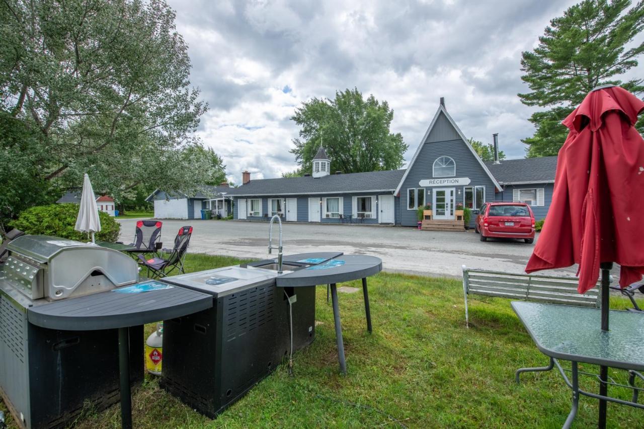 Motel Fleur De Lys Magog Exterior foto